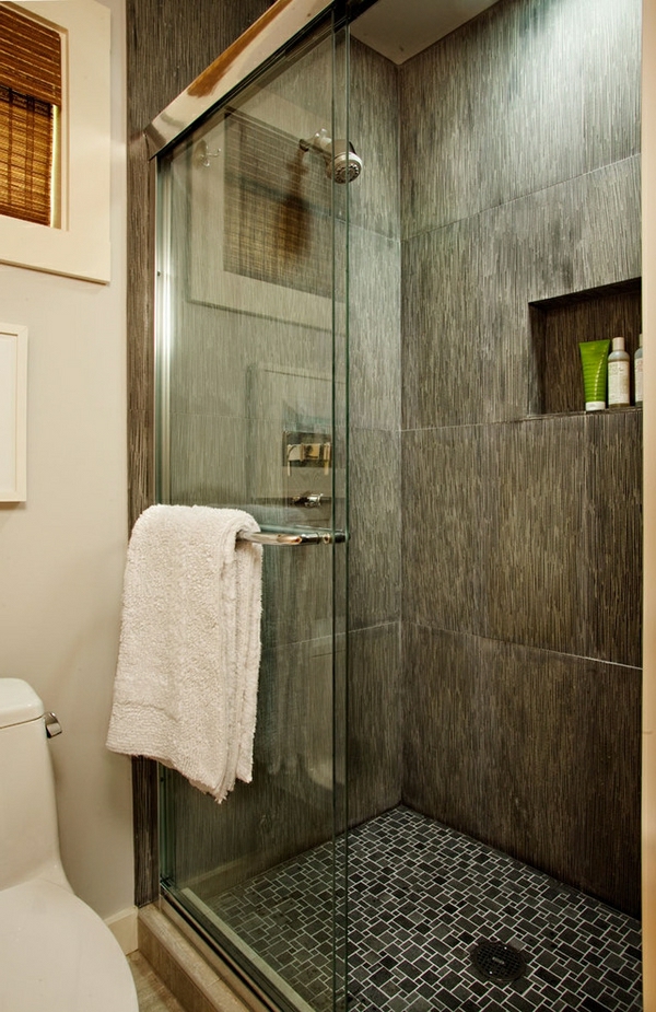 ducha de azulejos súper diseñada - tela blanca colgada