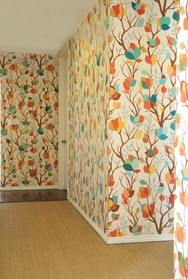 Papier peint coloré pour un couloir de belle apparence