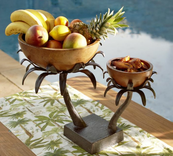 decoración de mesa de verano muy interesante con mucha fruta