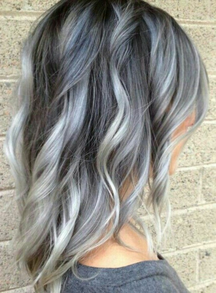 szuper-kreatív-modern-cool színű haj és szürke színvilág