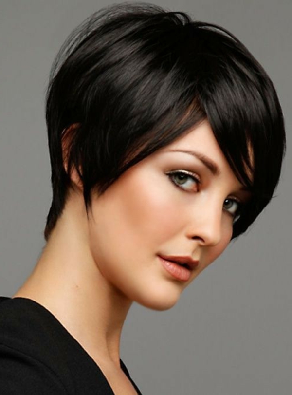 सुपर शॉर्ट बाल केश-इन-काले रंग
