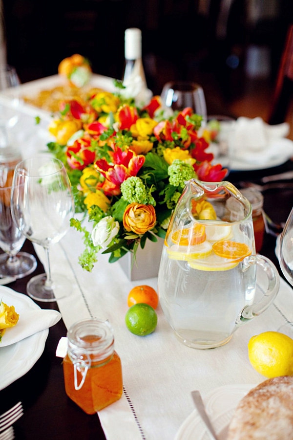 szuper-eredeti-hűvös-asztali díszítéssel-virágokkal-sok színes színekkel