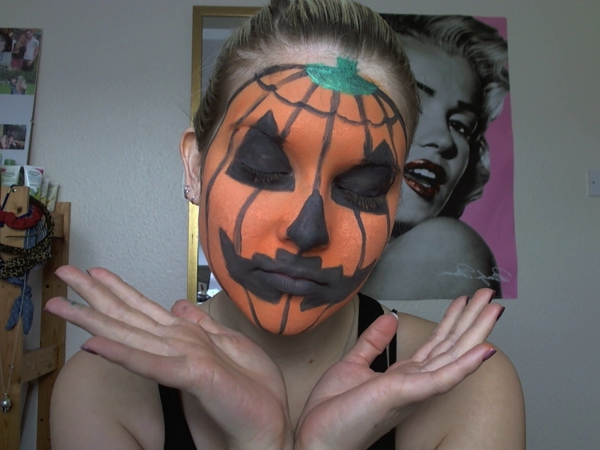 super-original-idea-para-halloween-maquillaje-como una mirada de calabaza