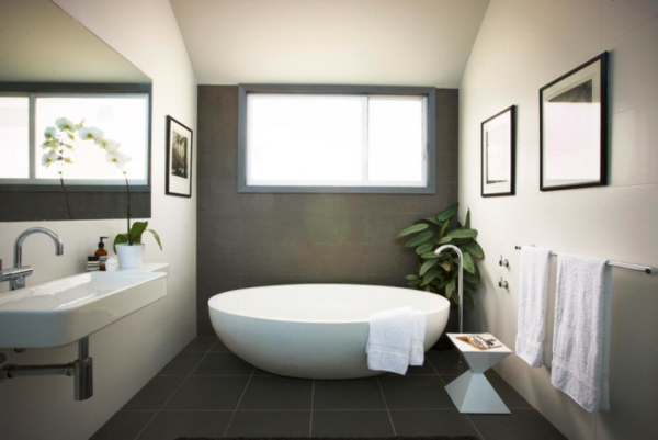 Самостоятелна вана в модерна баня