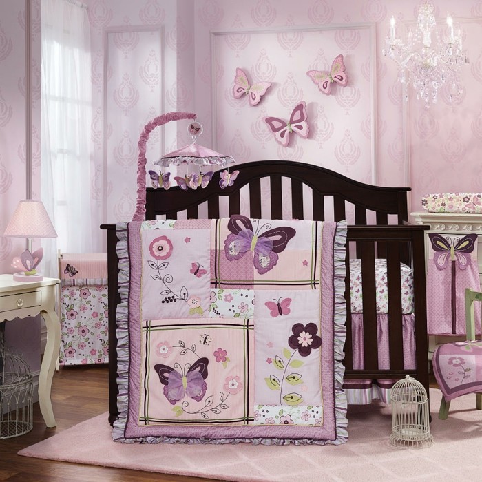 super-gran-diseño-de-madera-cuna-rosa-paredes-en-habitación recién nacido