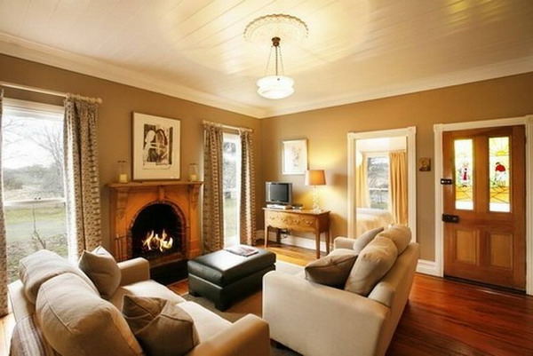 Furnishing nappali - puha kanapé kandalló dobni párna nagy ablak ochra fal dekoráció