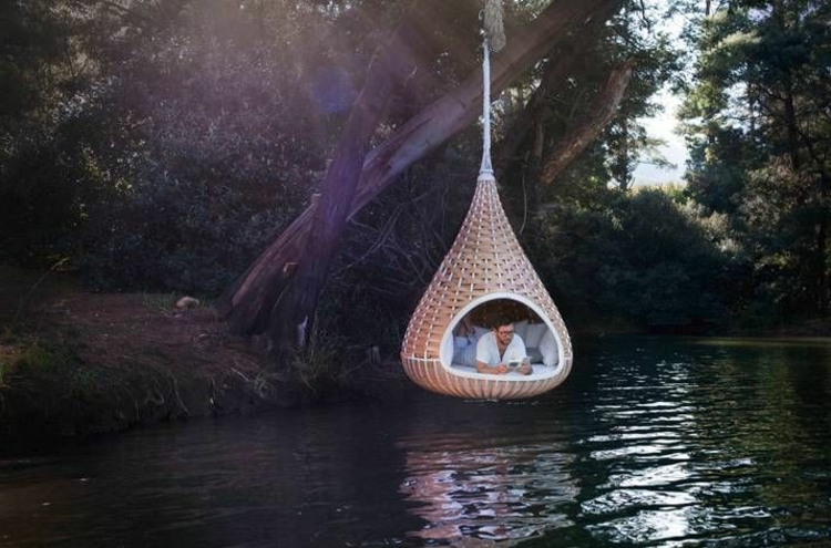 Gnijezdo-swing-pomičnim šik iznad vode-elegantan-luksuzni-ležaju