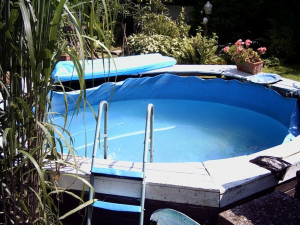 pool-self-build-with-stairs - entorno verde