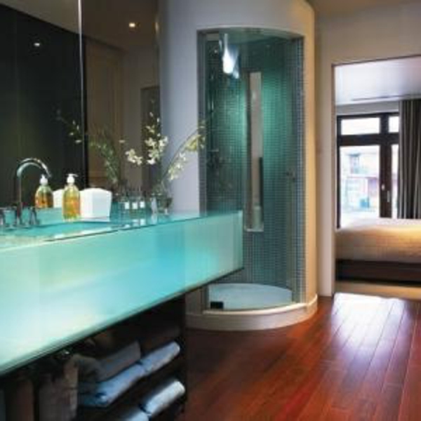türkiz szín a fürdőszobai tervezéshez - zuhanykabin