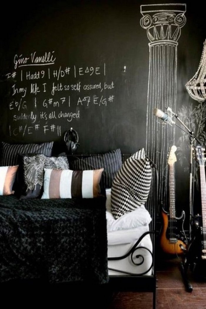 Fali színek ötletek - hálószoba fekete színben egy zenész
