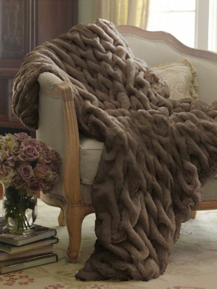 päiväpeite-for-vuode-ja sohva-ruskea klassinen sohva