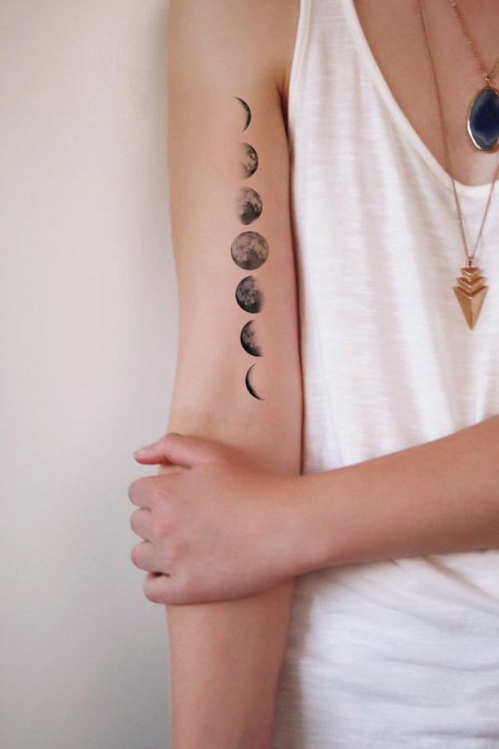 татуировки мотиви фаза луна фази луна в различните периоди на месеца дълги вериги камък