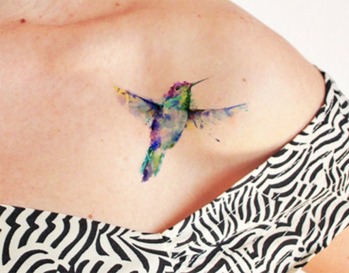 татуировка модел птица в различни цветни цветове боя себе си жена рамо временен ефект