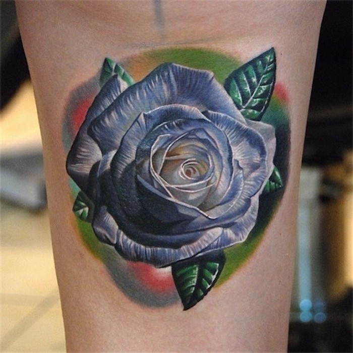 Tetoválás virágok, szuper reális ég kék rózsa a karon