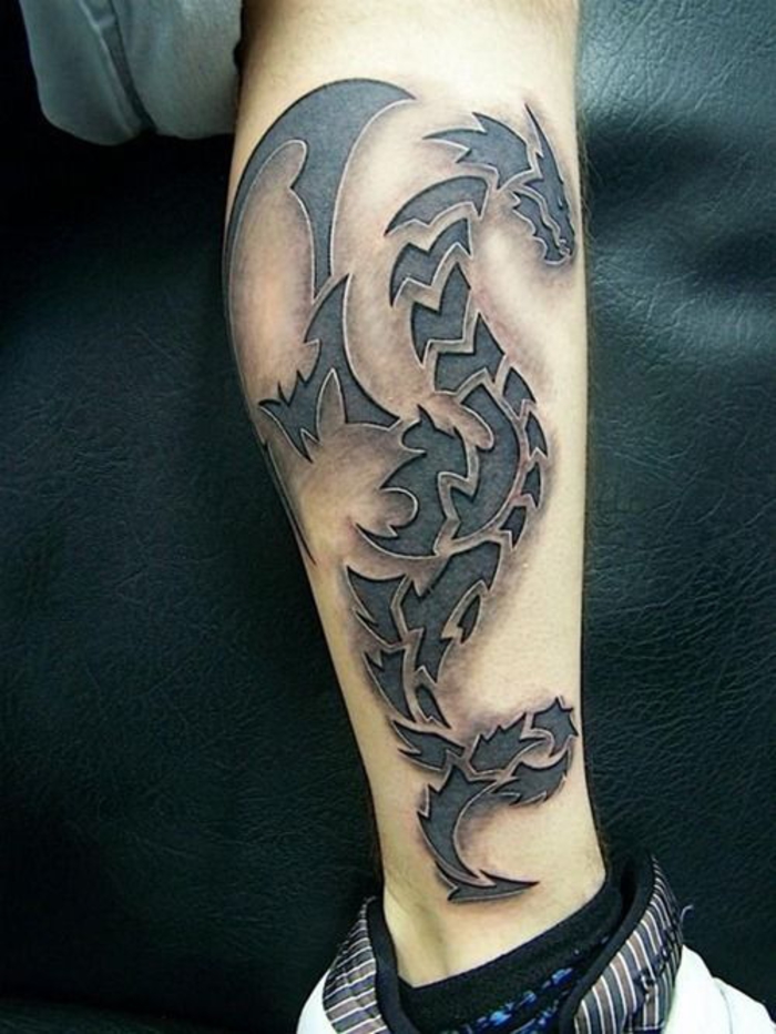 tetoválás a lábán, sárkány, tetoválási motívumok férfiak számára, férfi tetováló ötletek
