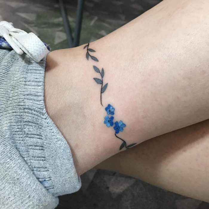 tetovaža na gležanj, zaboraviti-ne, cvijeće, tetovaža nogu, ženski motivi tetovaže