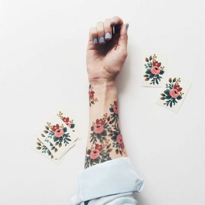 tetovaža uzorak šarene cvijeće tetoviranje tetovaže na ruku šarene ideje proljeće