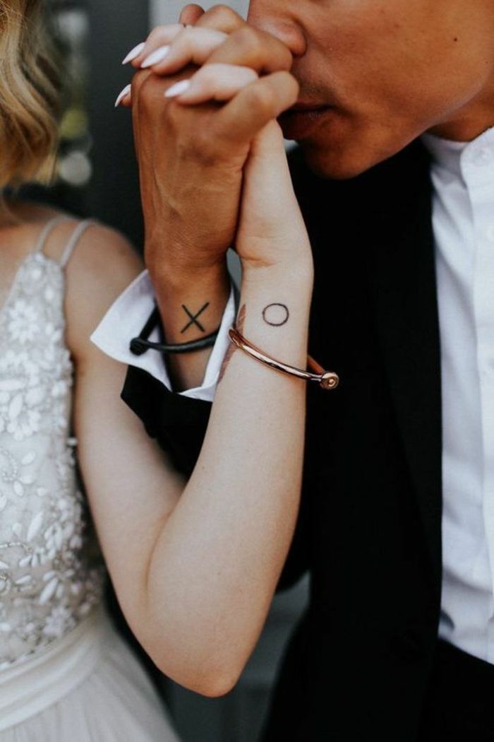 татуировки мотиви мъж и жена булка младоженеца малка татуировка татуировка идеи гривни дизайн нокти