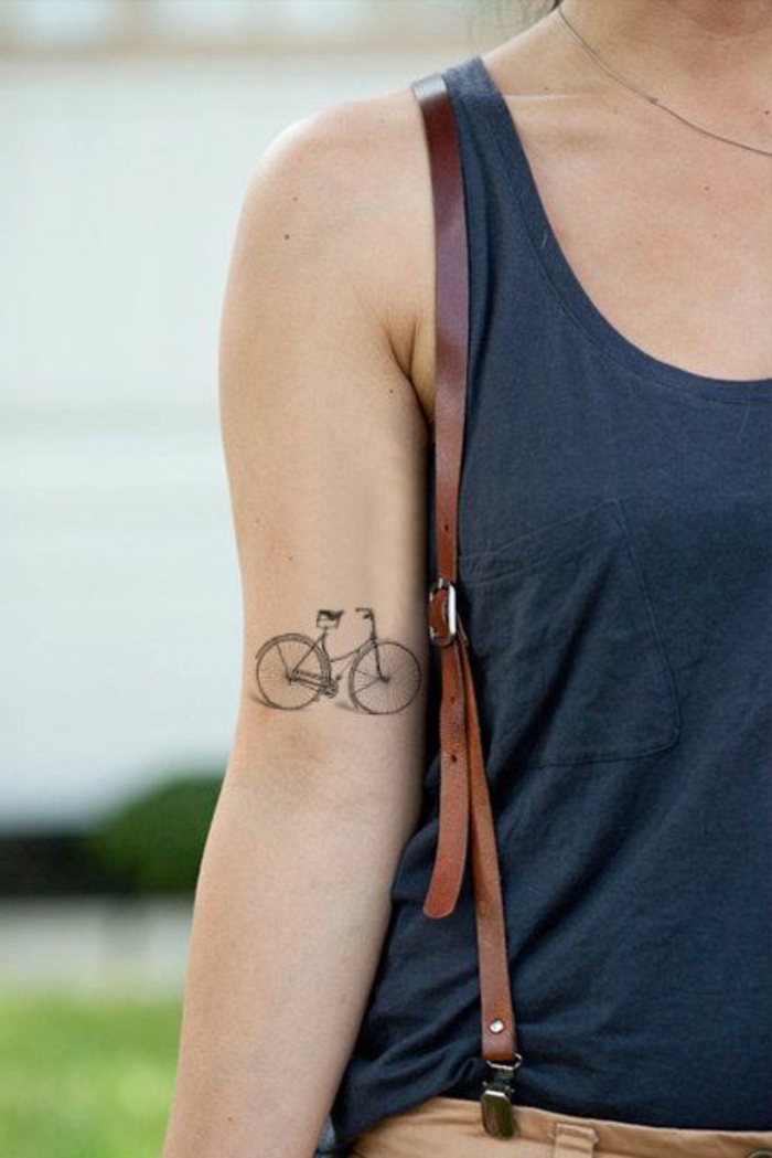 малки идеи за татуировка езда на велосипед и колело на ръката татуировка татуировка идея скоби женски облекло