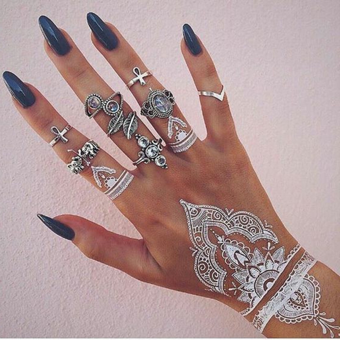 mali tattoo ideji bijeli motivi u obliku kane oblik tetovaža fancy prstenovi i noktiju dizajn