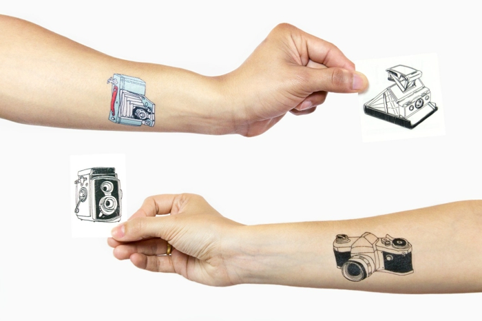 όμορφα τατουάζ στα χέρια κολλήσει στο τατουάζ κάνει τα τεχνητά τατουάζ ιδέες κάμερα