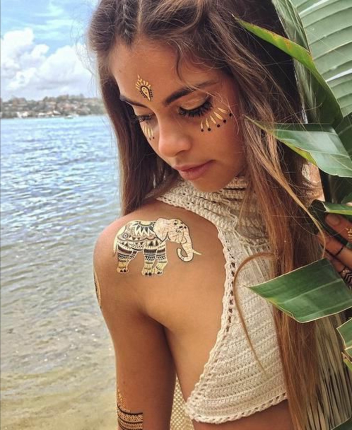 изключителни татуировки слон на рамо в златен цвят pochahontas вода езеро цвете