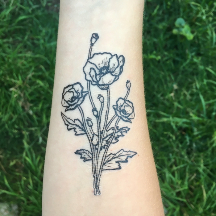 мак на ръката украсяват временната сама татуировка правят зелена трева природа идея