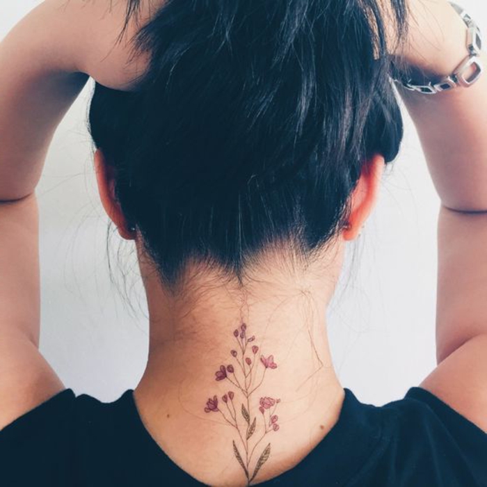 lijepe tetovaže cvjetovi su najpopularniji među ženskim sitnim cvjetnim tattoo idejama