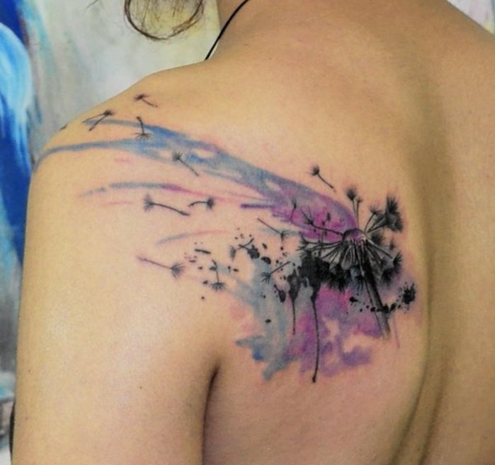tetovaža na ramenu, akvarelna tetovaža s motivom maslačaka