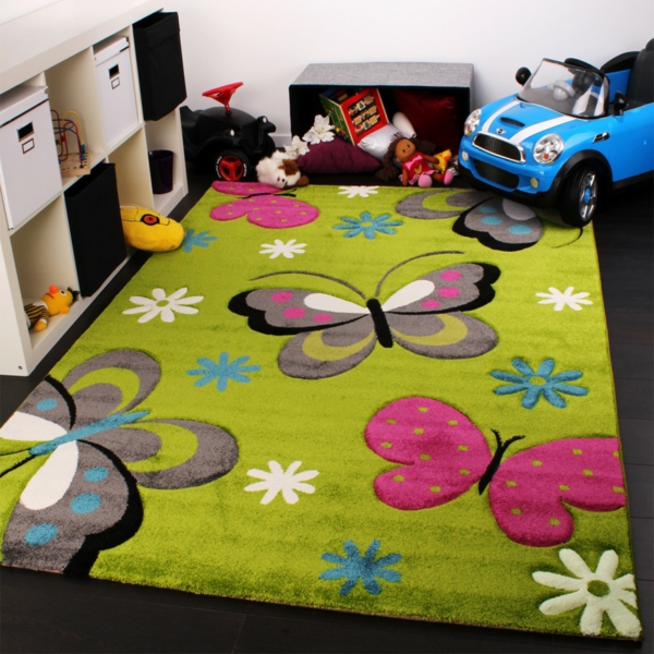 килими и за детска стая-пеперуда