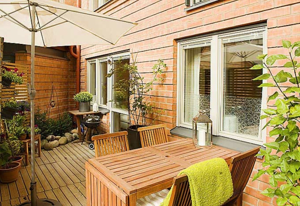 terasa-iz-drva-vrlo lijep-kišobran-moderni dizajn