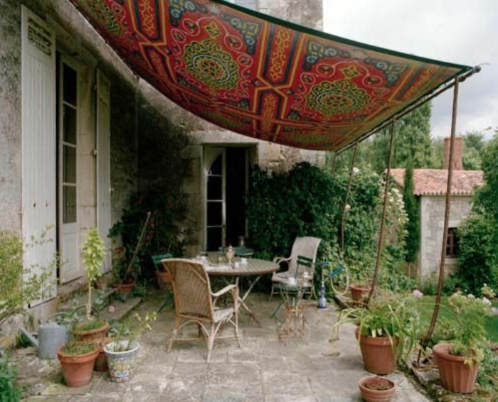 terraza dosel-a-colorido-alfombra