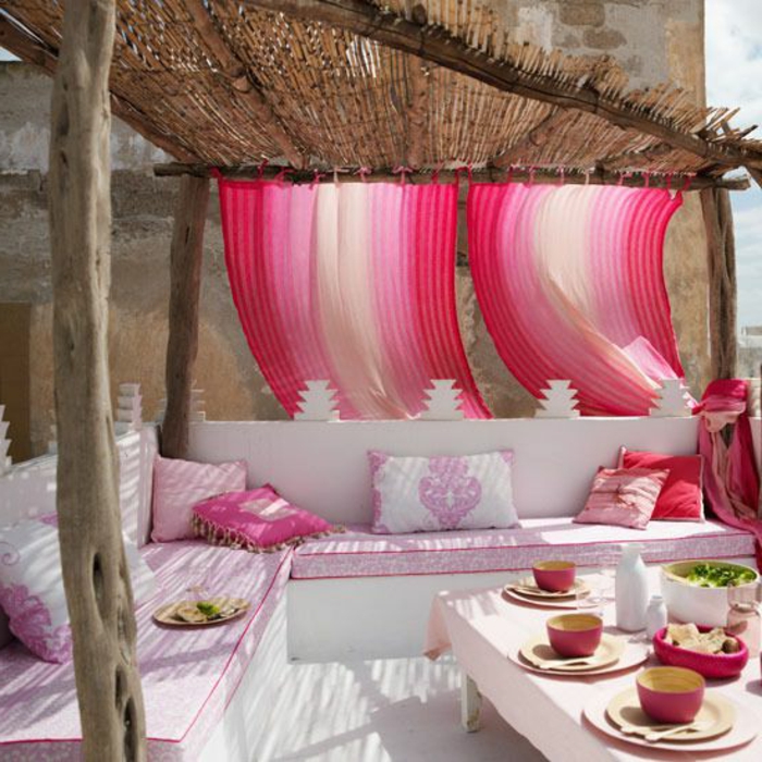terrazas techadas-cortinas rosadas