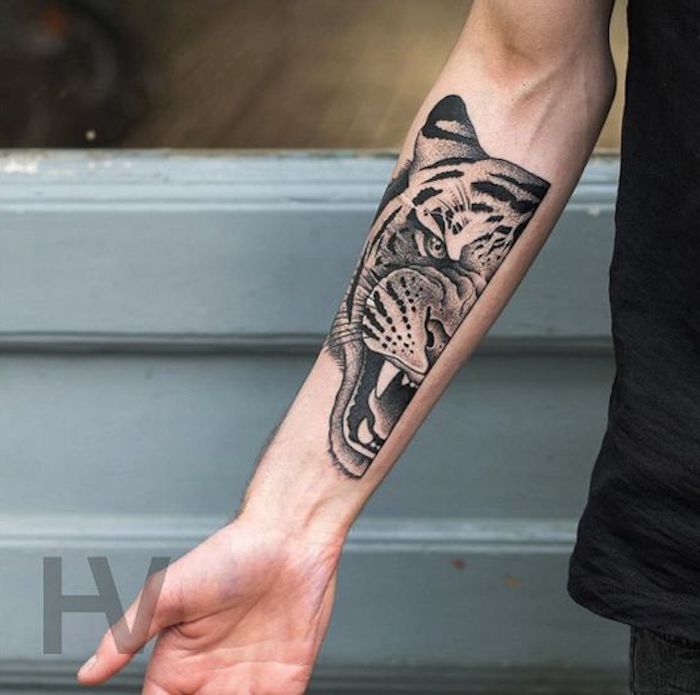 tiikeri tatuoinnit, käsivarsi, puoli pää, mies, musta t-paita