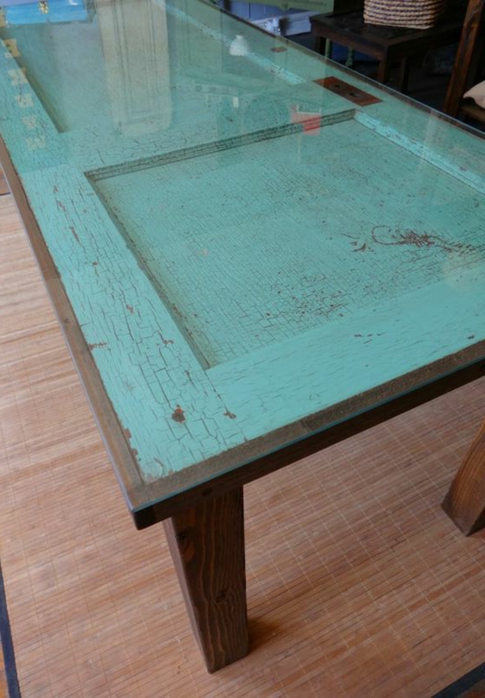 asztal-of-age-ajtó-zöld-egy üveg