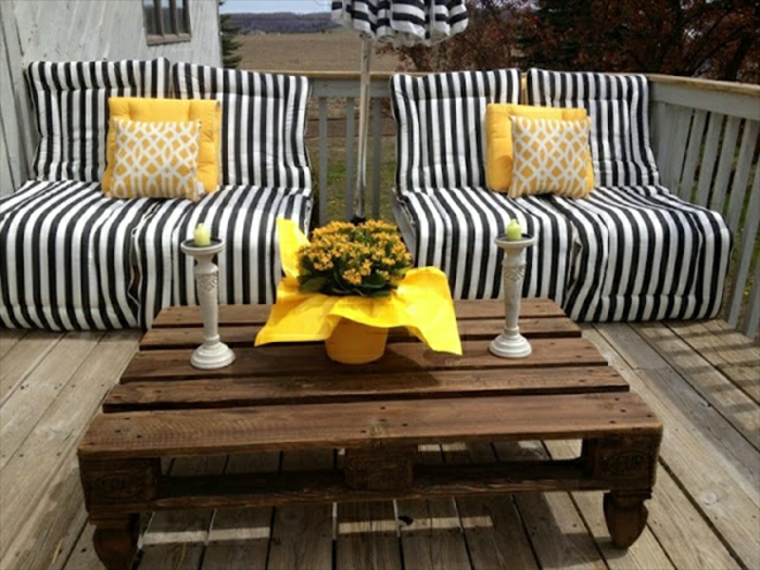 asztal-of-raklapok-sárga párnák szék