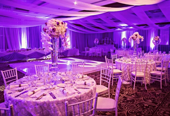 dekoracija stolova - lila-fancy-idea-za-lila ukras