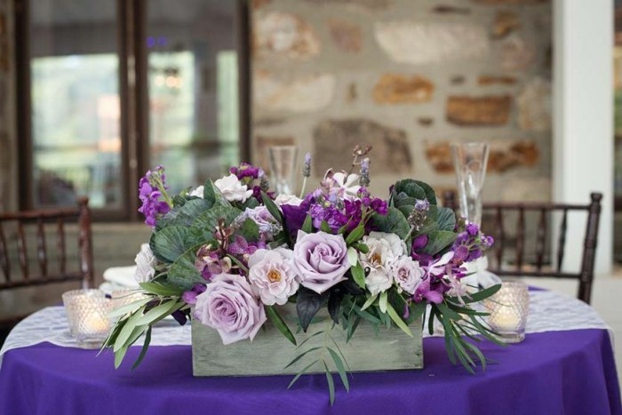 tischdeko-violetti-tässä-on-iso-violetti-Hochzeitsdeko