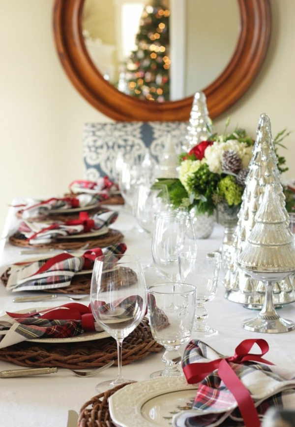 طاولة الزينة عظيم الديكور لعيد الميلاد، مع جميلة