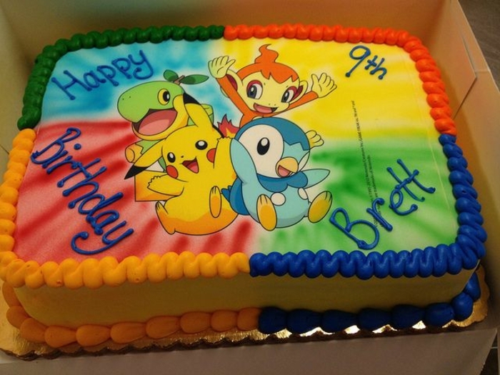 pokemon születésnapi torta - ötlet egy gyönyörű színes pokemon pite-nek négy kis pokemon lényekkel, kék pingvin, sárga pikachu