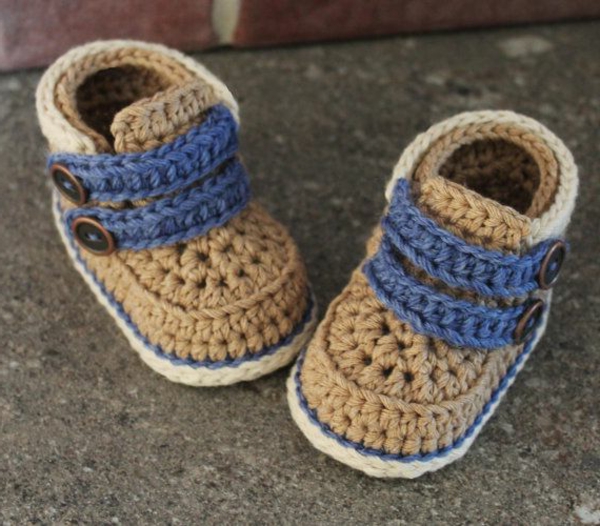 Los zapatos de las grandes-ideas-para-crochet-en-color beige y azul-gran diseño-crochet-bebé