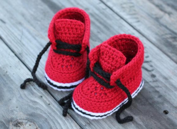 Los zapatos de las grandes-ideas-para-crochet-deportivas gran-diseño-crochet-bebé zapatos-en-roja