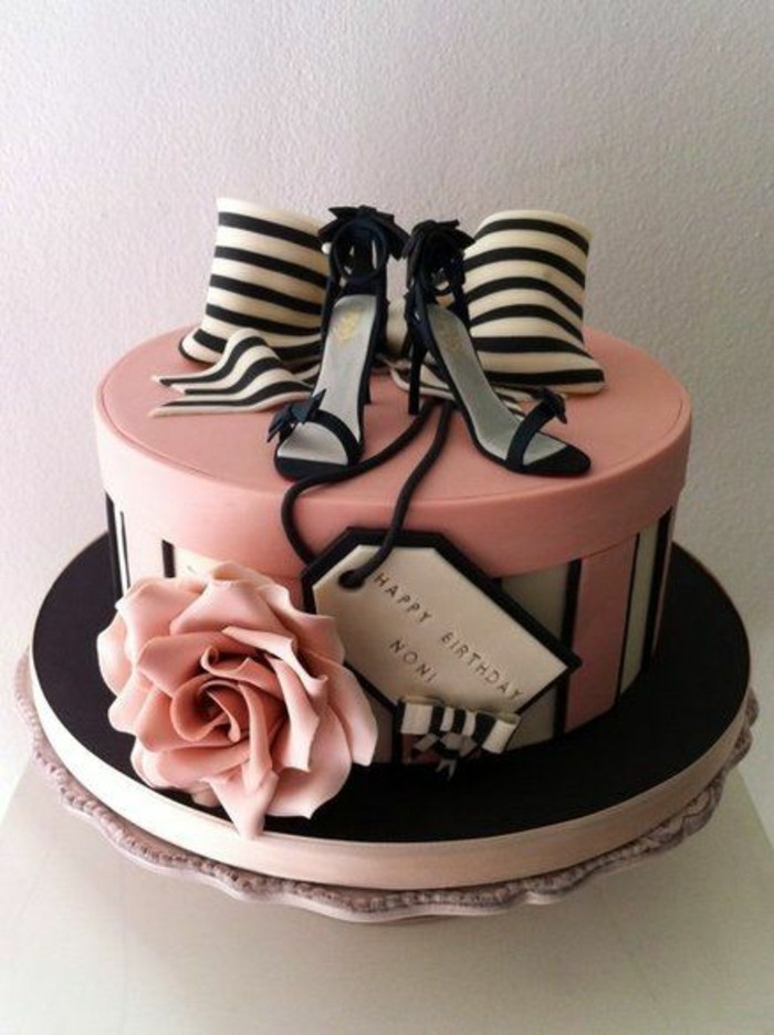 pie-to-18-Geburtstagstorten születésnapi torta-für-Girl Shoes-flower-deco