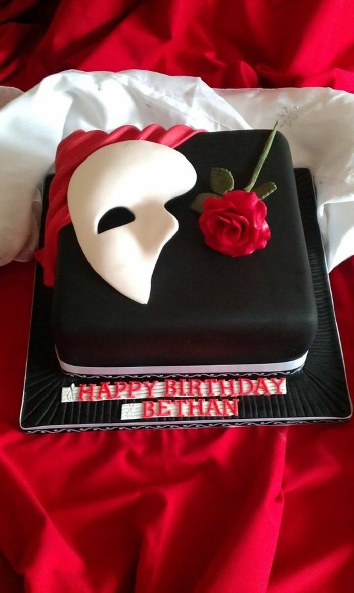 עוגה-ל-18-יום הולדת יום הולדת עוגות עוגה-עבור-שחקן-מסיכה-ורד אדום-לבן-שחור