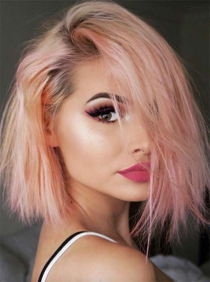 lijepe frizure, večernje make-up, ružičasti ruž, kratku kosu u ružičastu i plavu