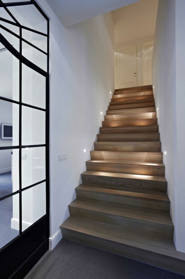 السلالم - الإضاءة - مثيرة للاهتمام - التصميم الحديث - الجدران البيضاء