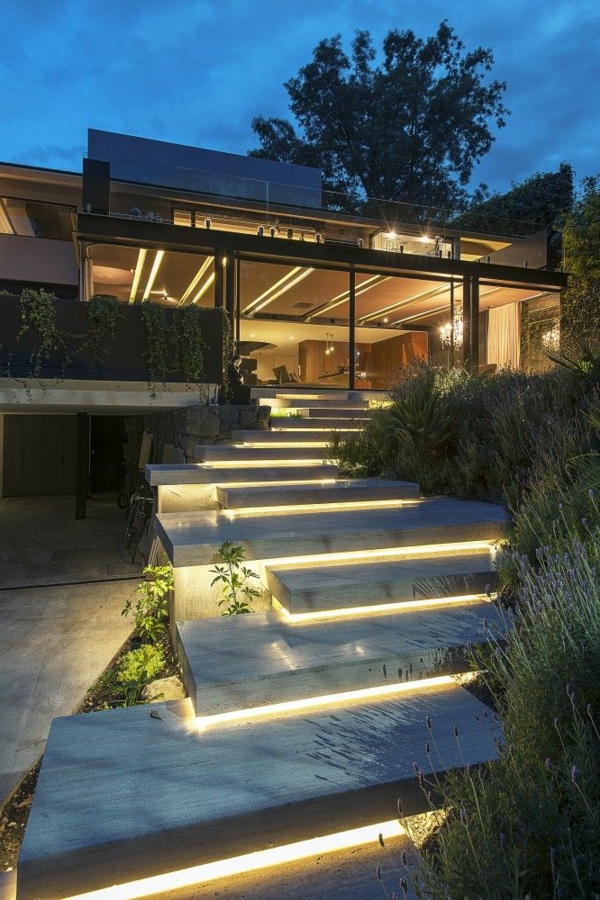 lépcső világítás-nagyon modern ház felszerelni