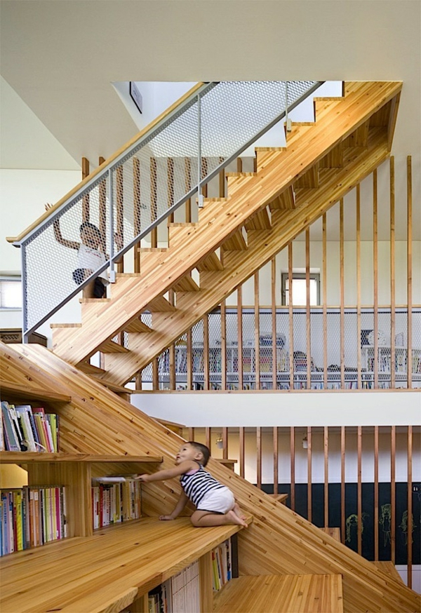σκάλα σπίτι - βιβλιοθήκη