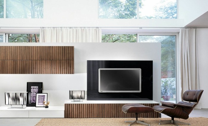 التلفزيون الجدار الخاصة والبناء كما هو ويمكن أن يكون بين واحد في التلفزيون الجدار والبناء الخاصة