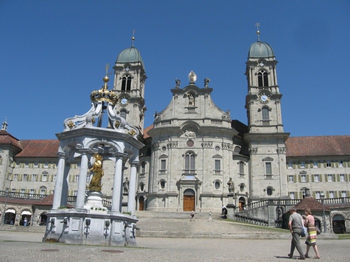 jedinstven barokni samostan arhitekture Einsiedeln-Schwitzerland